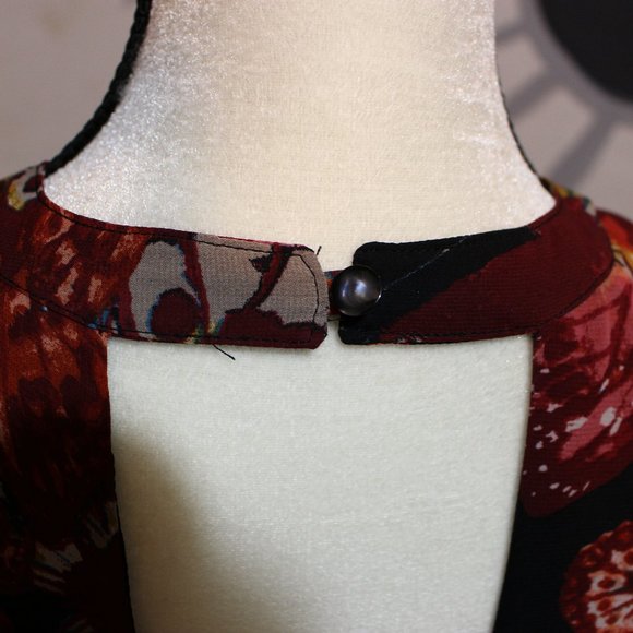 butterfly print shift dress Pearle 88 long sleeve A line bell sleeves back cut - Picture 5 of 8